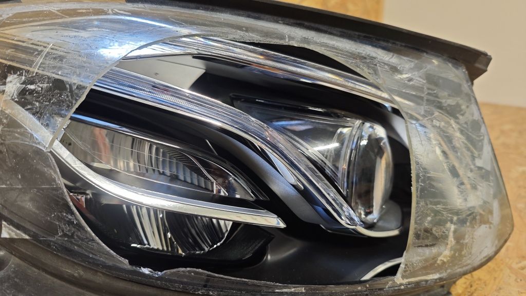 Десен фар за Мерцедес MERCEDES W213 Full LED