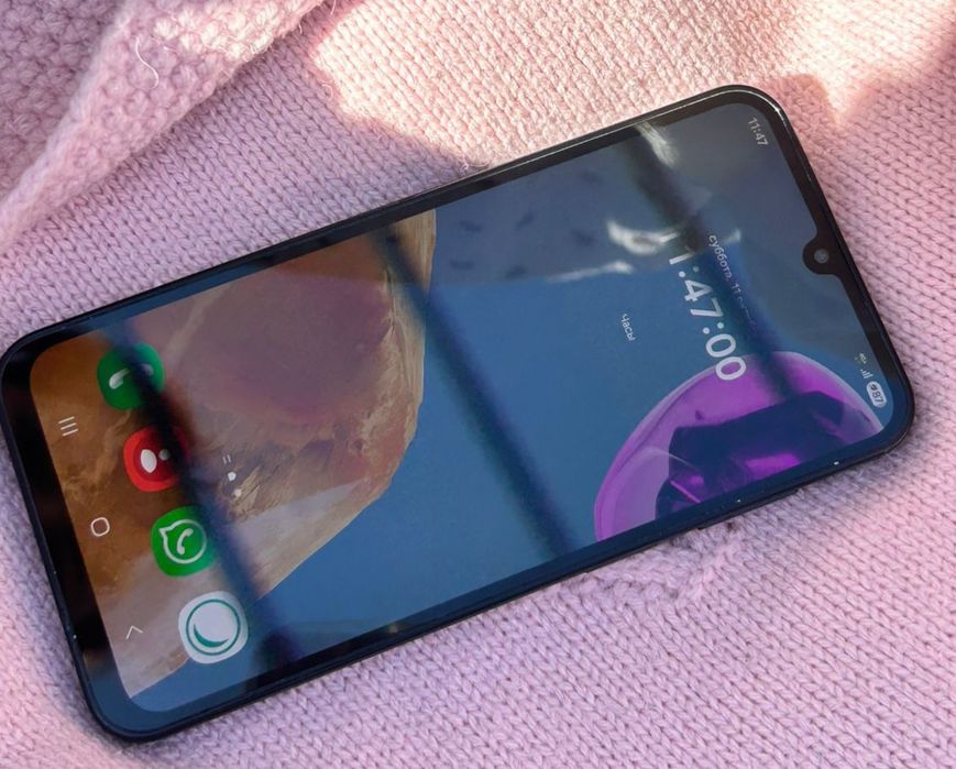 Продам телефон Samsung M15