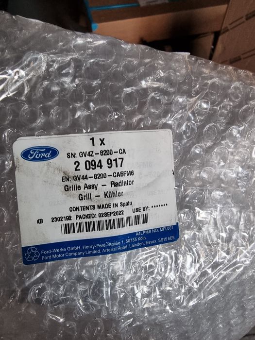 Grila radiator Ford Kuga ST Line dupa 2016 cod GV44-8200-CA5FM6