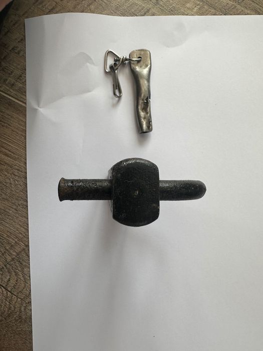 Стар катинар от закалена стомана.