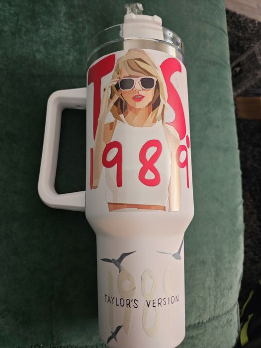 Termos cană Taylor Swift.
