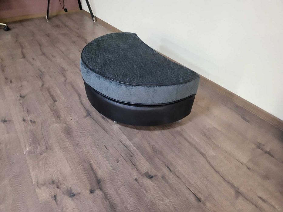 Тъмно сива табуретка от плат полумесец