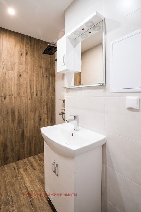 Тристаен апартамент в Младост 1