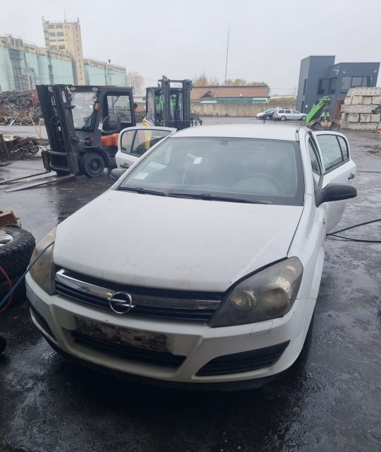 Far dreapta Opel Astra H (facelift)