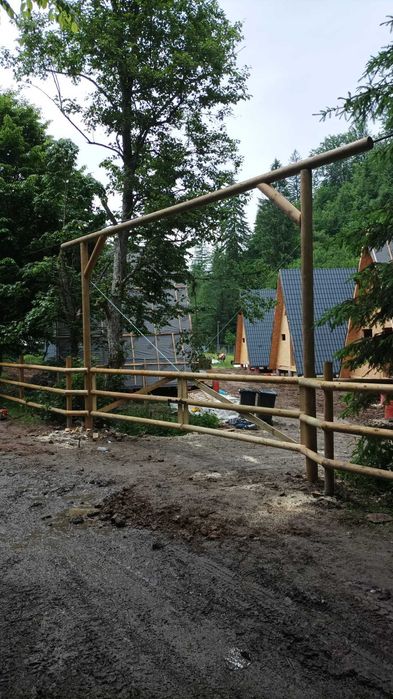 Garduri si porti din lemn rotund