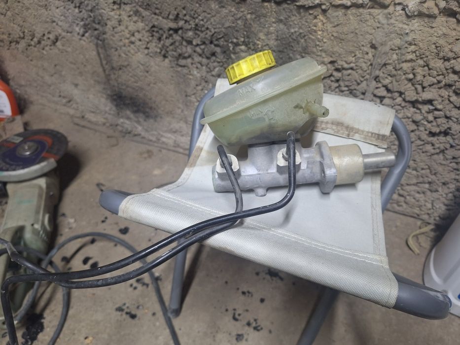 главный цилиндр ваккума ауди 100 с 4 А 6 за 15000