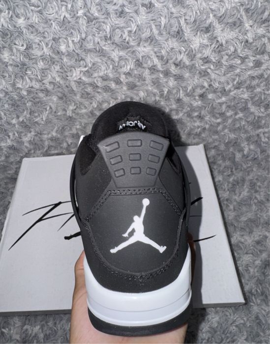 Jordan 4 white thunder