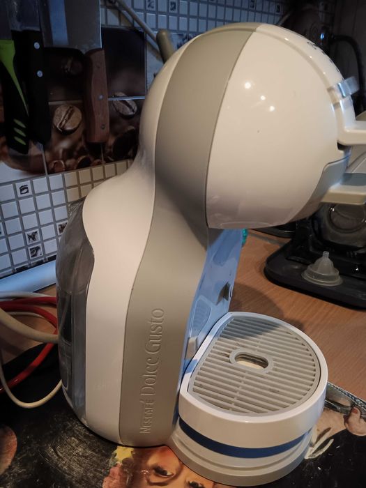 Кафемашина Крупс нескафе долче густо