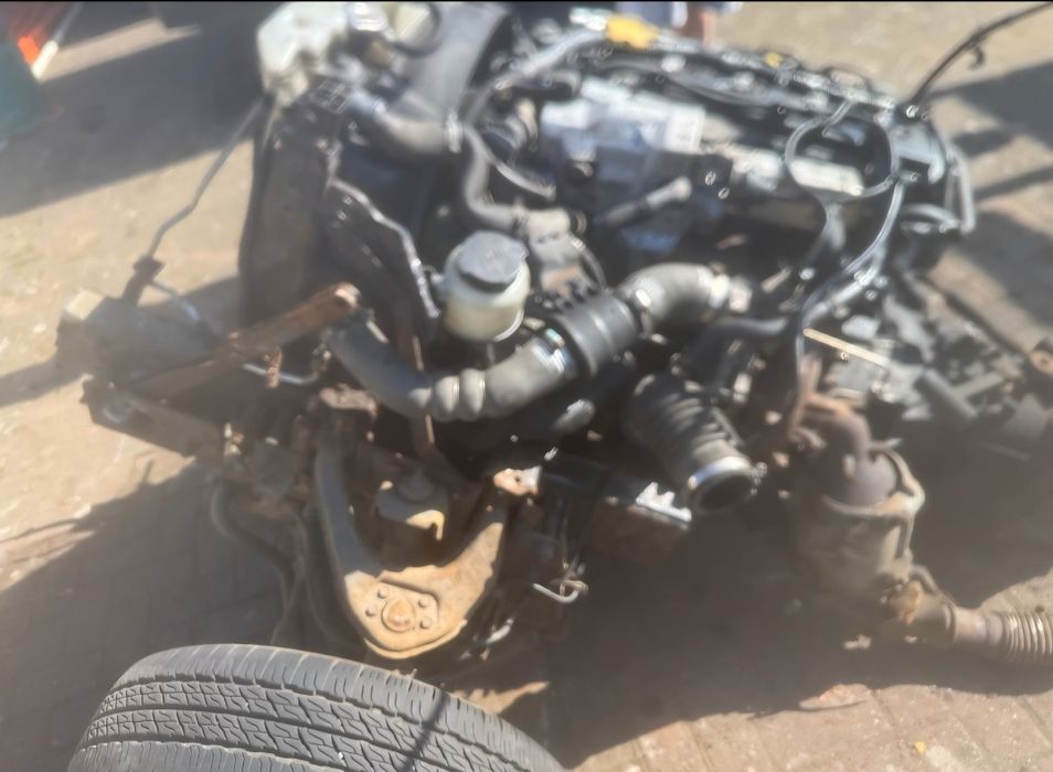 Dezmembrez nissan nisan cabstar 35.14 motor 2.5 YD25K3LD-5MI cutie vit