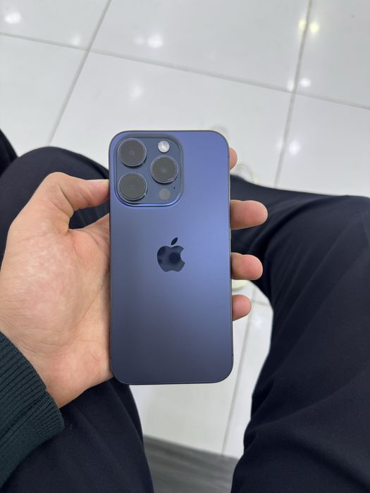 iPhone 15 pro blue titan