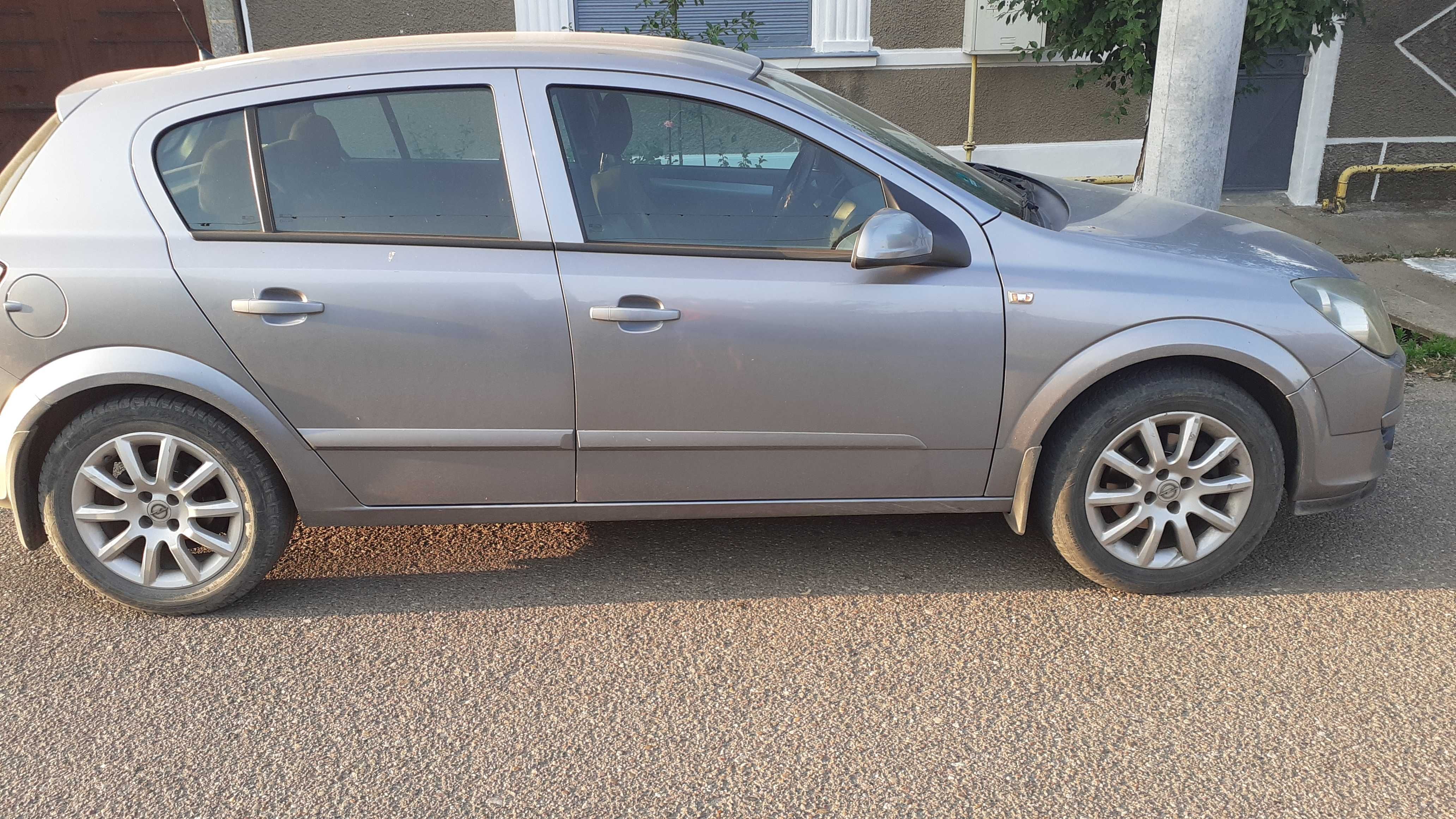 Opel astra h an 2004