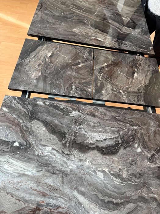 Стилна кухненска маса