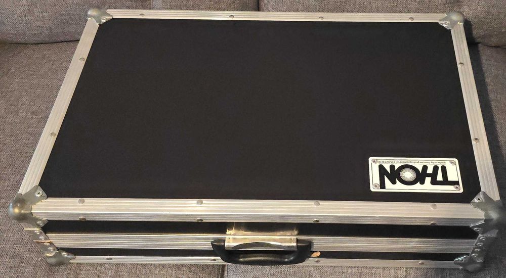 Native Instruments Traktor Kontrol S2 MK3 + POWER SUPPLY 40 W