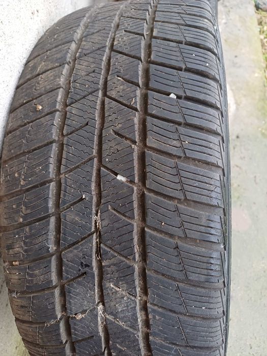 Vând jante pe 17 originale VW cu cauciucuri de iarnă  profil 6mm.