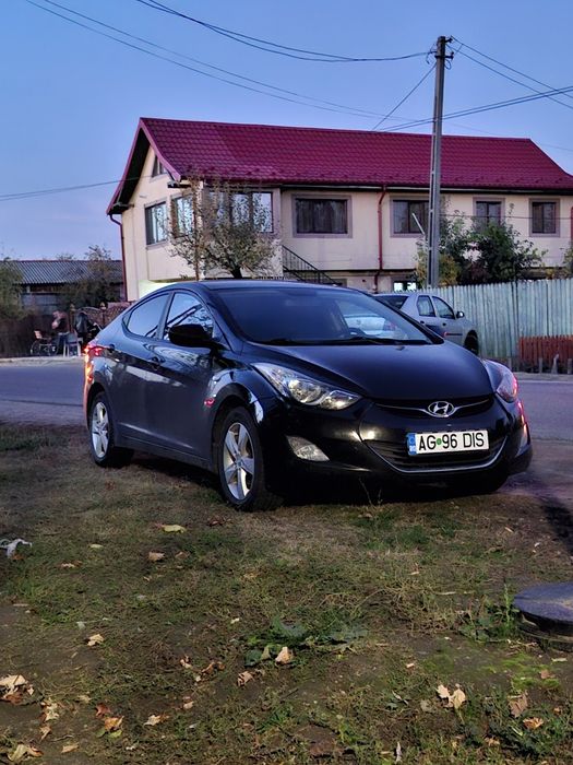Vând hyundai elantra