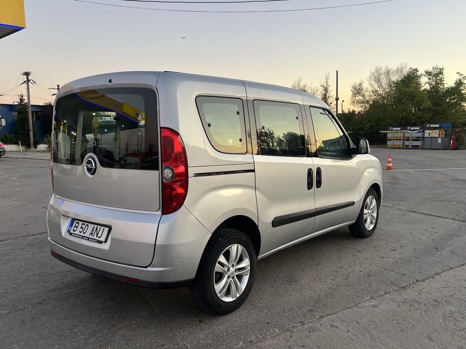 Opel Combo7 locuri , motor 1,6 diesel ,