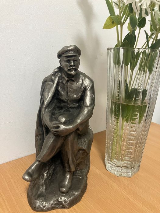 Бронзова статуетка Ленин