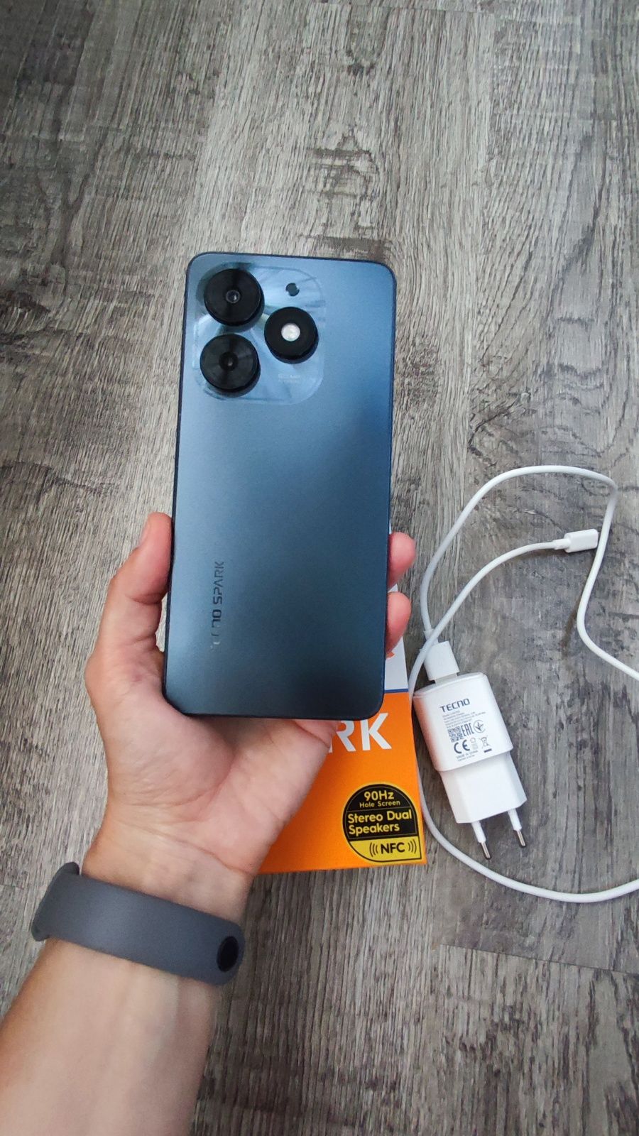 Продам смартфон Tecno spark 20c