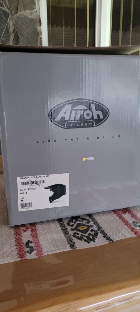 Casca enduro AIROH WRAAP black matt