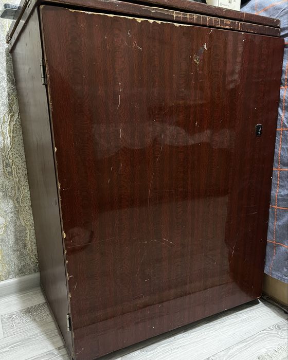 Швейная машинка Чайка 142М с тумбой