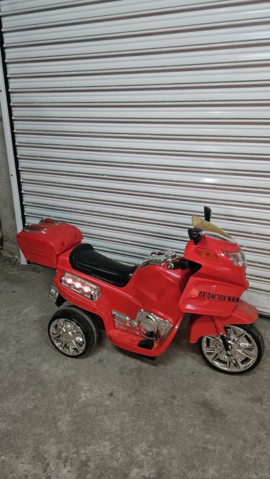 Акумулаторно детско моторче