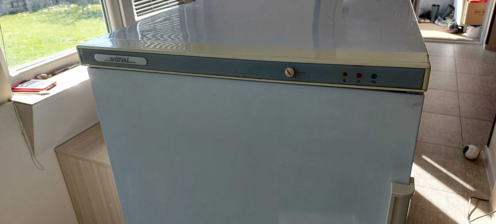 Продавам фризер 195 литра