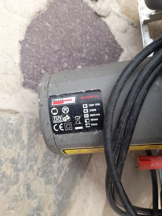 Vând circular de mână electric