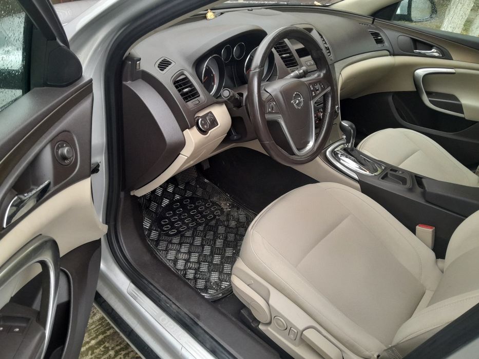 Vând Opel Insignia,an 2010 !!!