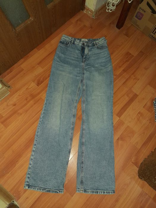 Blugi, mărimea s-m, ca noi