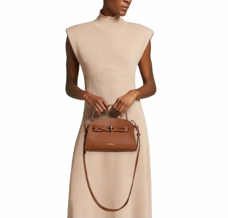 Furla оригинална мини чанта.