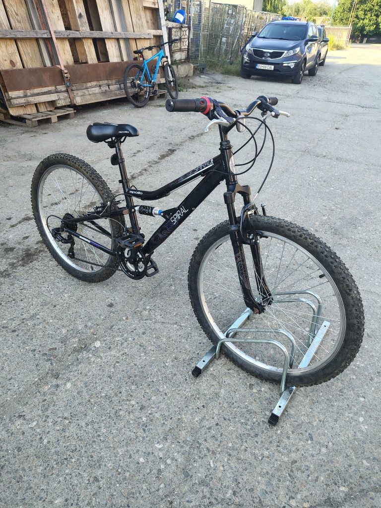 Bicicleta Apollo Spiral full suspension. Roti 27.5x2.1.