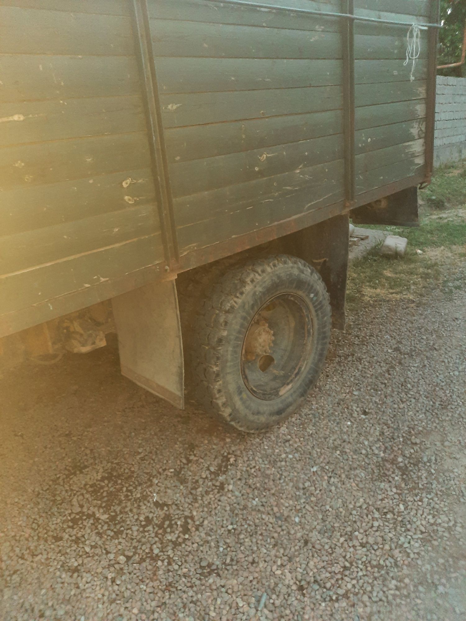 Gaz 53 sotiladi yili 1976 holati ideal holatda.