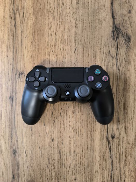 Оригинални контролери DUALSHOCK 4 V2 за PS4