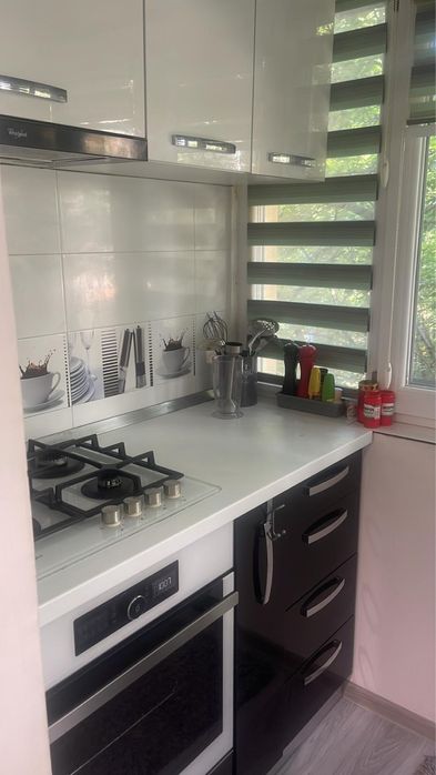 Vand apartament etaj 2/4