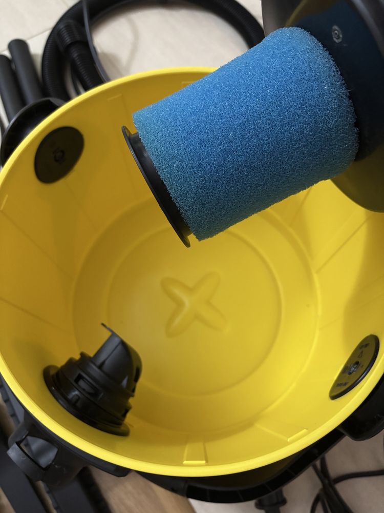Aspirator Karcher SE4001 cu spalare