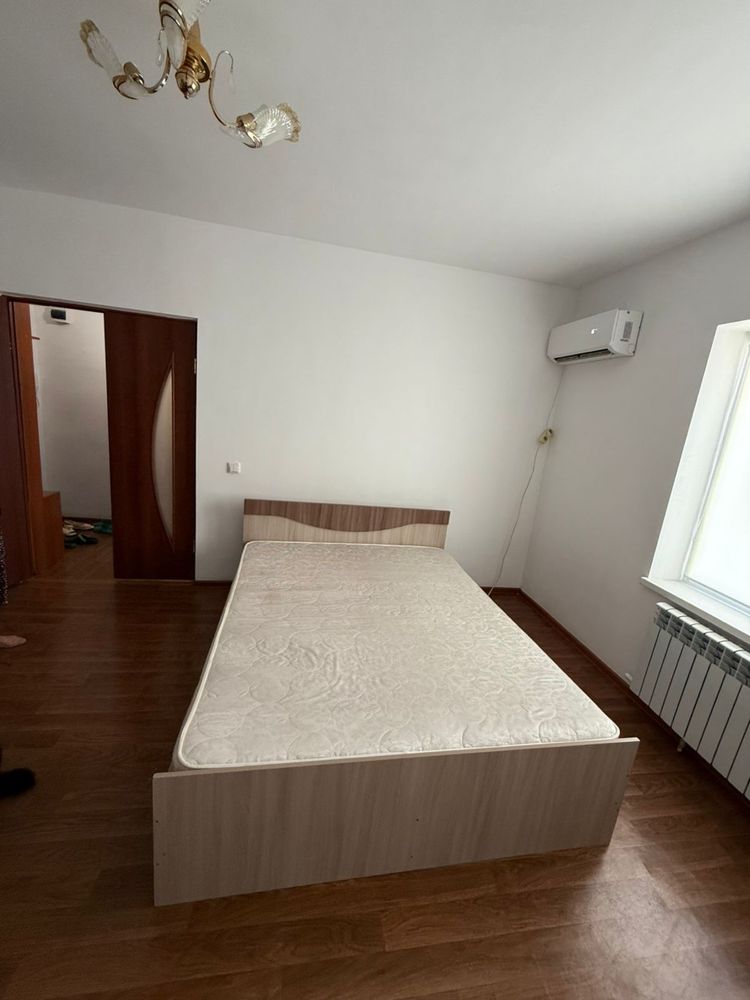 Двуспальная кровать в отл состоянии 160*200