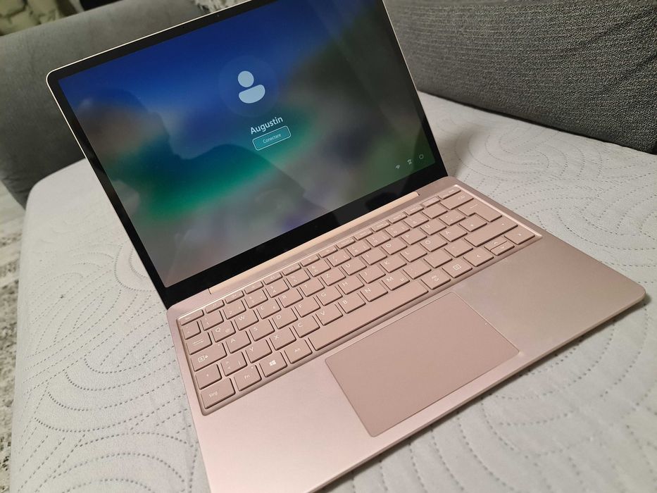 Microsoft Surface Laptop  generatia 10