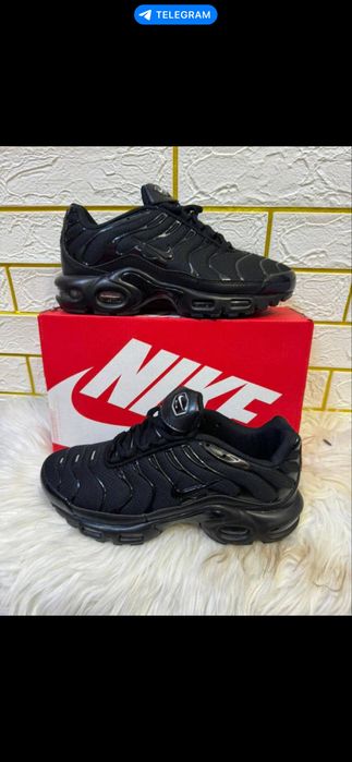 Adidasi air max dama