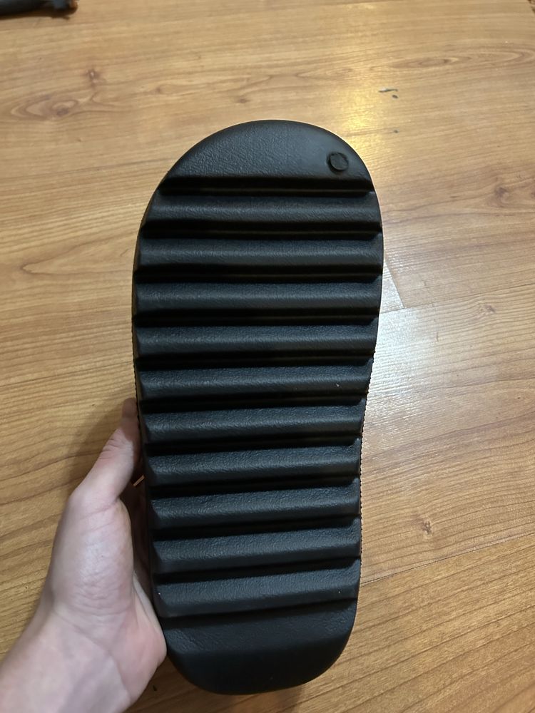 Yeezy slides black