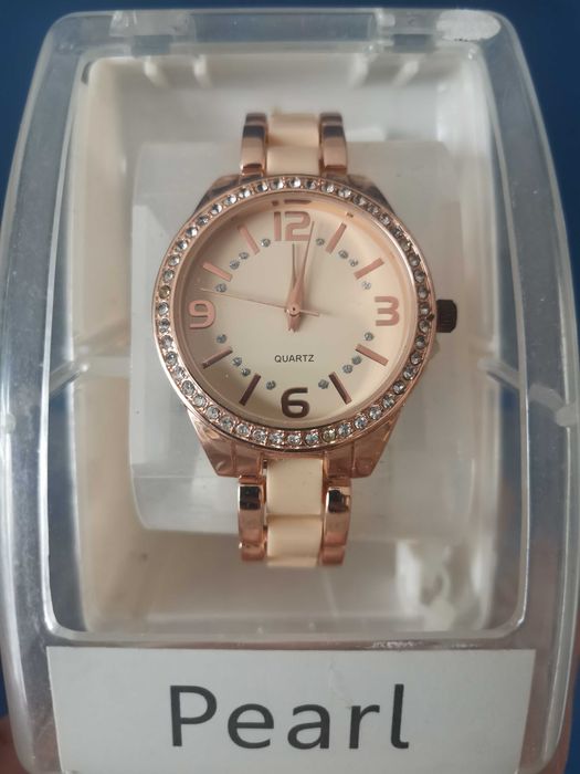 Ceas damă cu brățară metalică