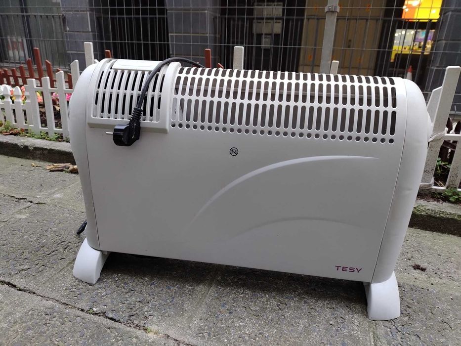 Продавам вентилаторна конвекторна печка "TESY