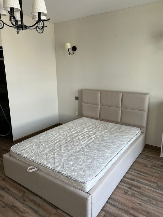 Продам кровать с матрасом