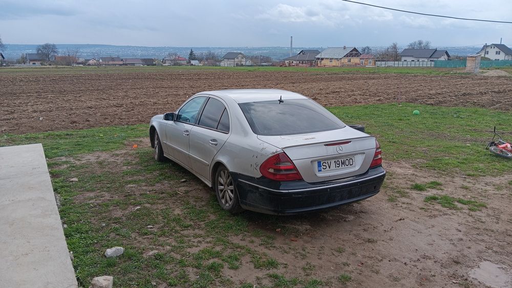 Dezmembrez. Sau vând Mercedes W211.