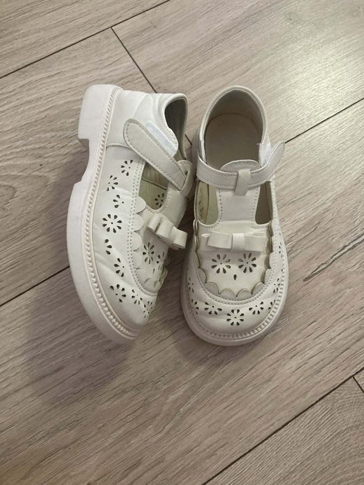 Vând pantofi mărimea 29