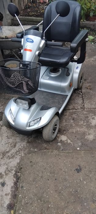 Vând 2 căruțuri pentru oamenii cu dizabilități