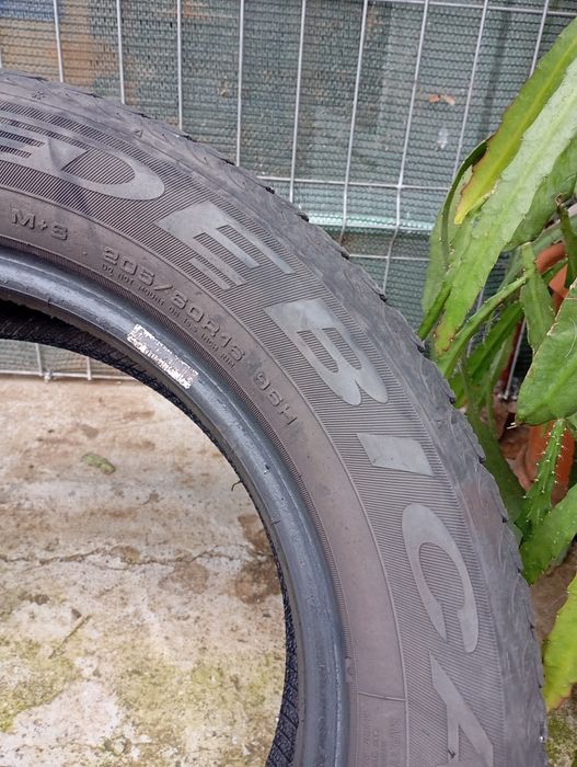 De  vânzare 4 anvelope m+s 205/60/16, foarte bune,