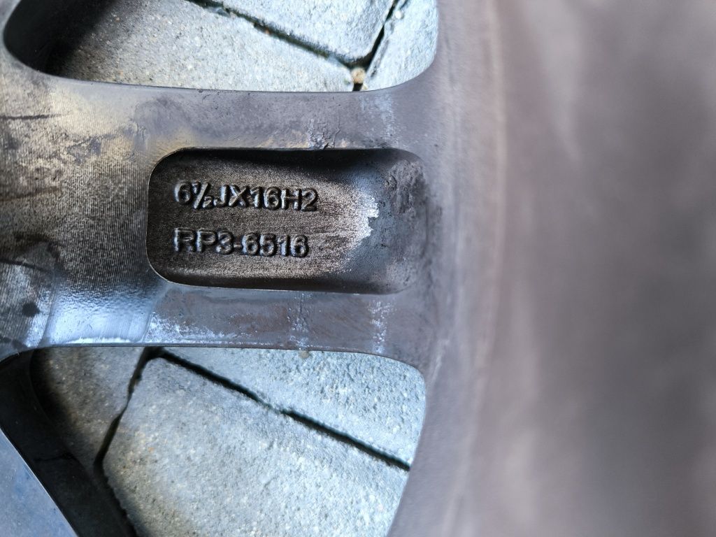 Зимни гуми 205/55/16 с джанти.