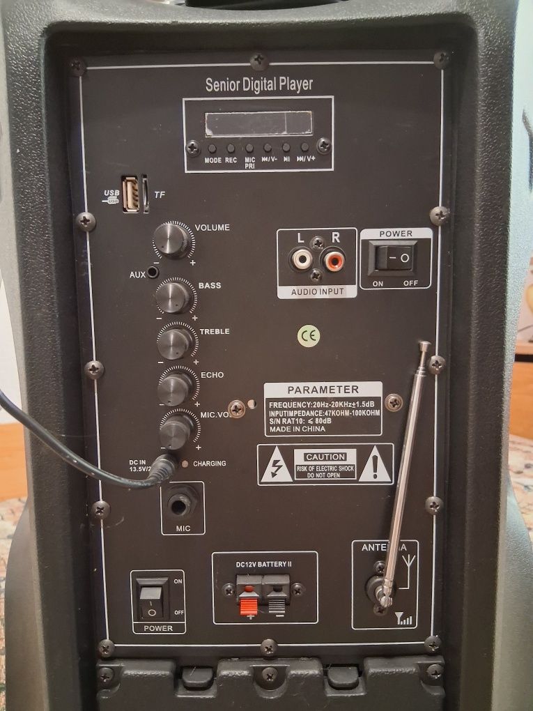 Тонколона за музика с микрофон