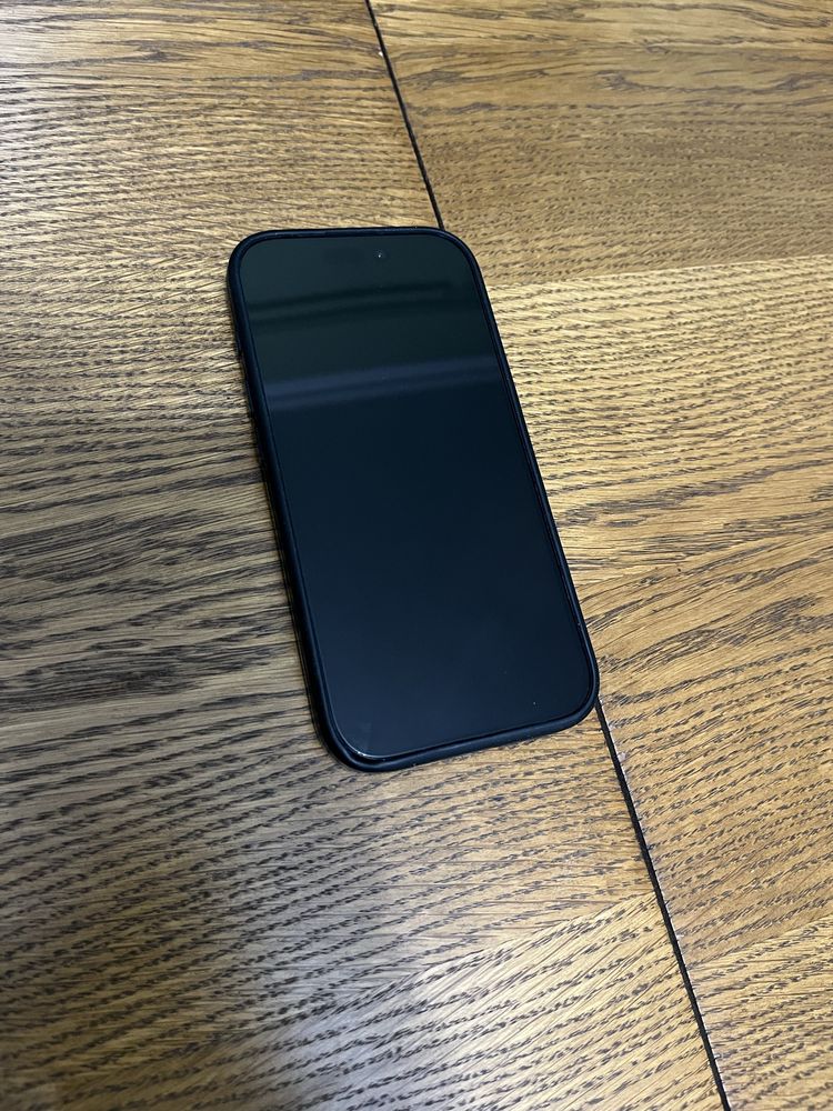 Продается iPhone 16 Pro 8/256GB black Titanium