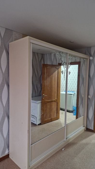 Продам шкаф спальный